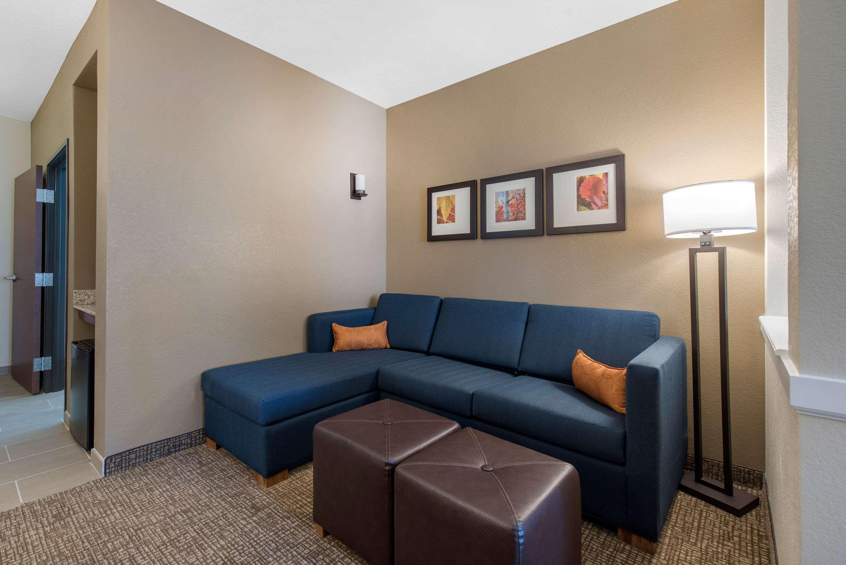 Comfort Suites Denver International Airport Exterior photo